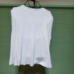 Women's white,  sleevless pullover top